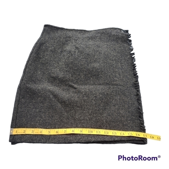 Woolrich dark grey wool mini wrap skirt with fringe edge and button closures S10 - Picture 10 of 13